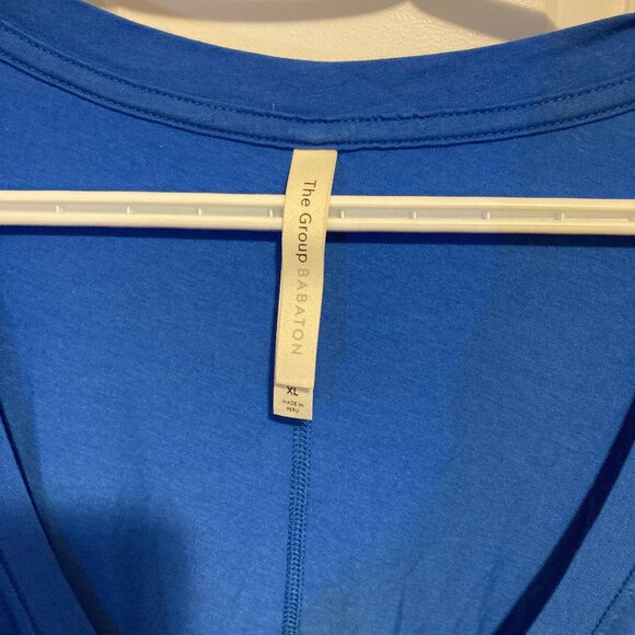 Aritzia The Group Babaton Loose Fit V-neck Blue Short Sleeve T-shirt, Size XL - Picture 2 of 5